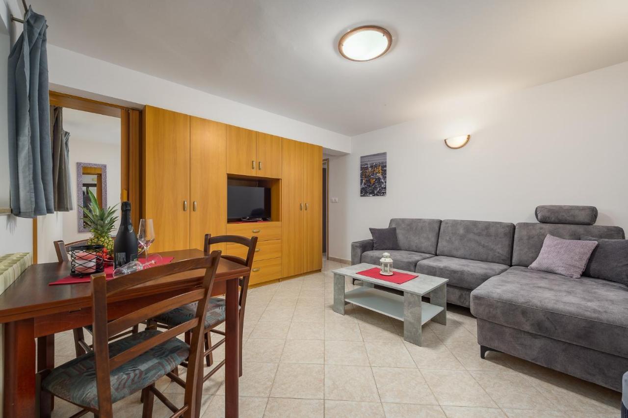 Apartments With A Parking Space Lovran, Opatija - 7869 Exterior foto